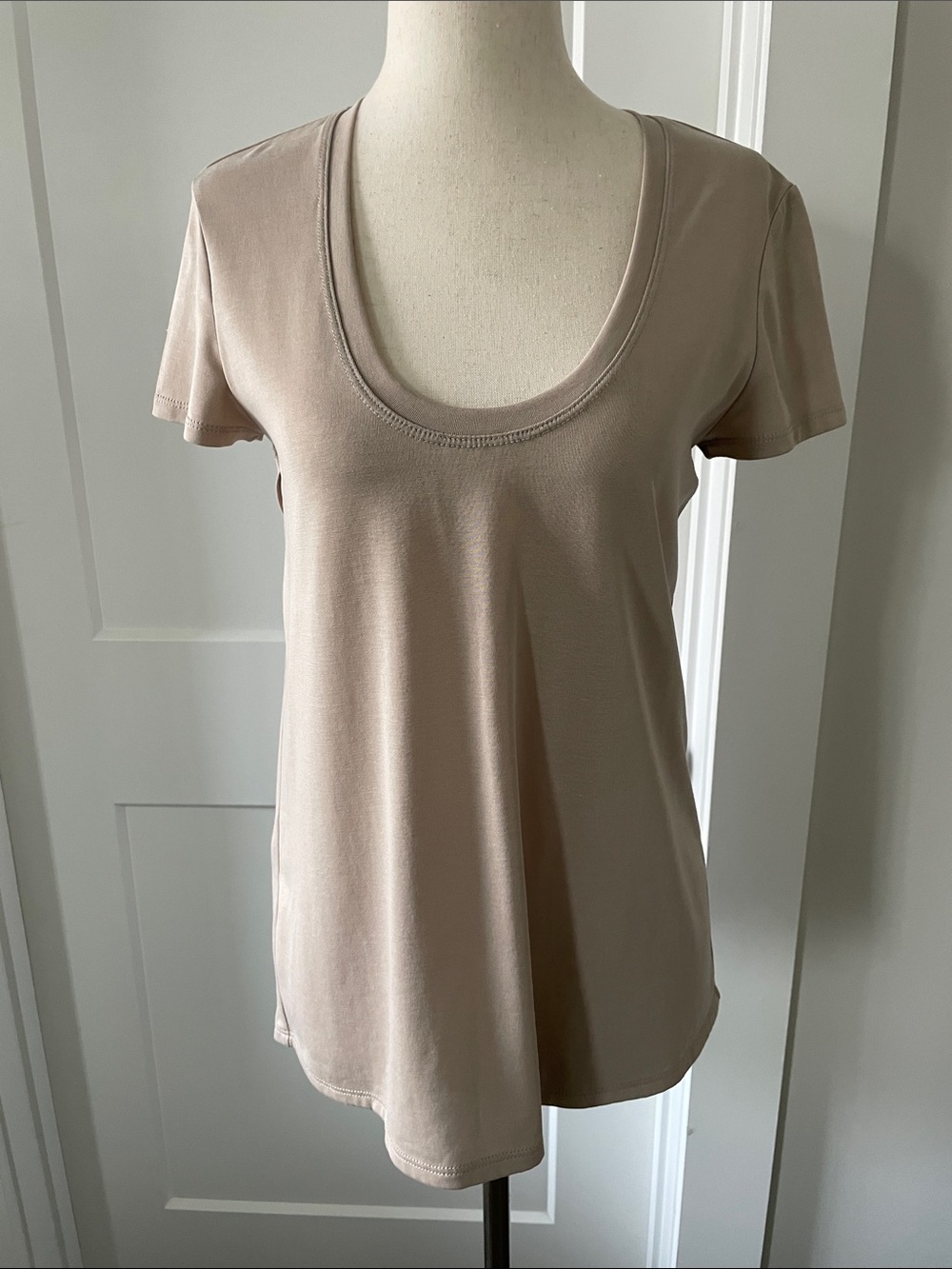 BCBGMaxAzria Scoop Neck Short Sleeve Tee in Taupe